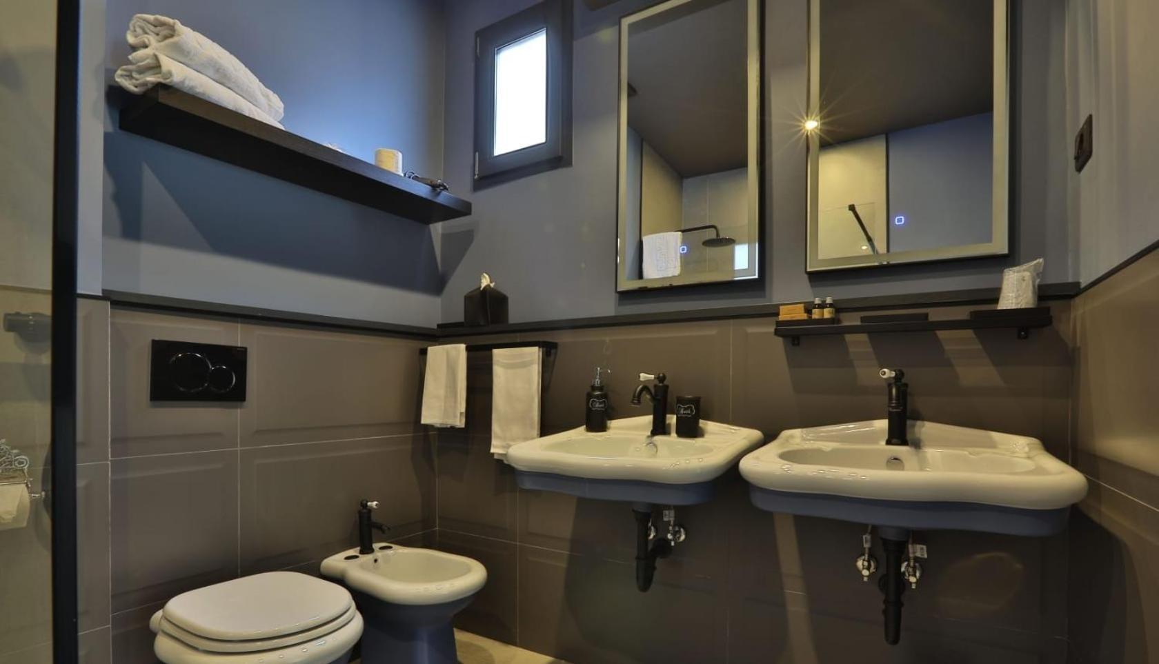 Forvm Bijoux Rooms Триест Экстерьер фото